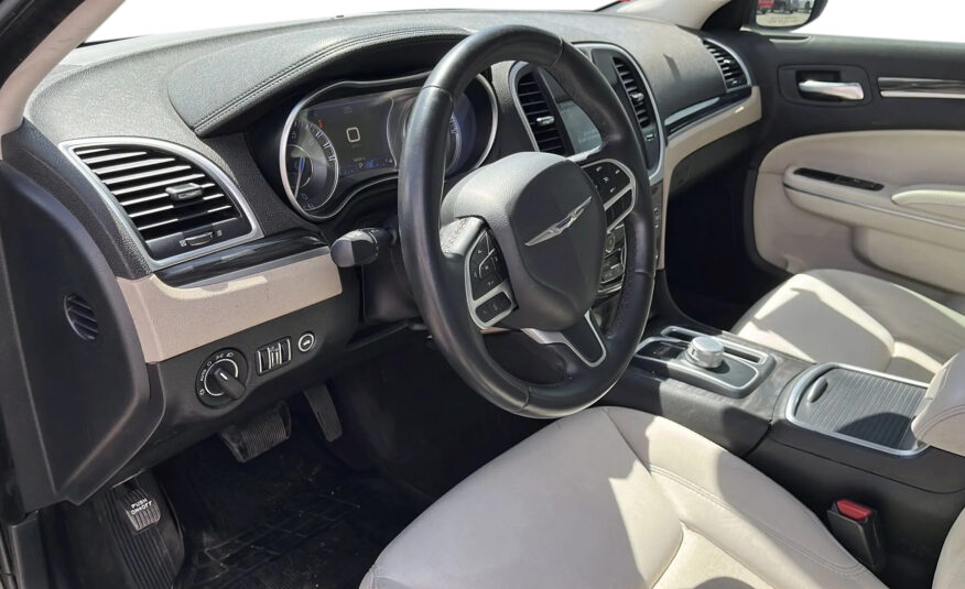 2019 Chrysler 300/Touring